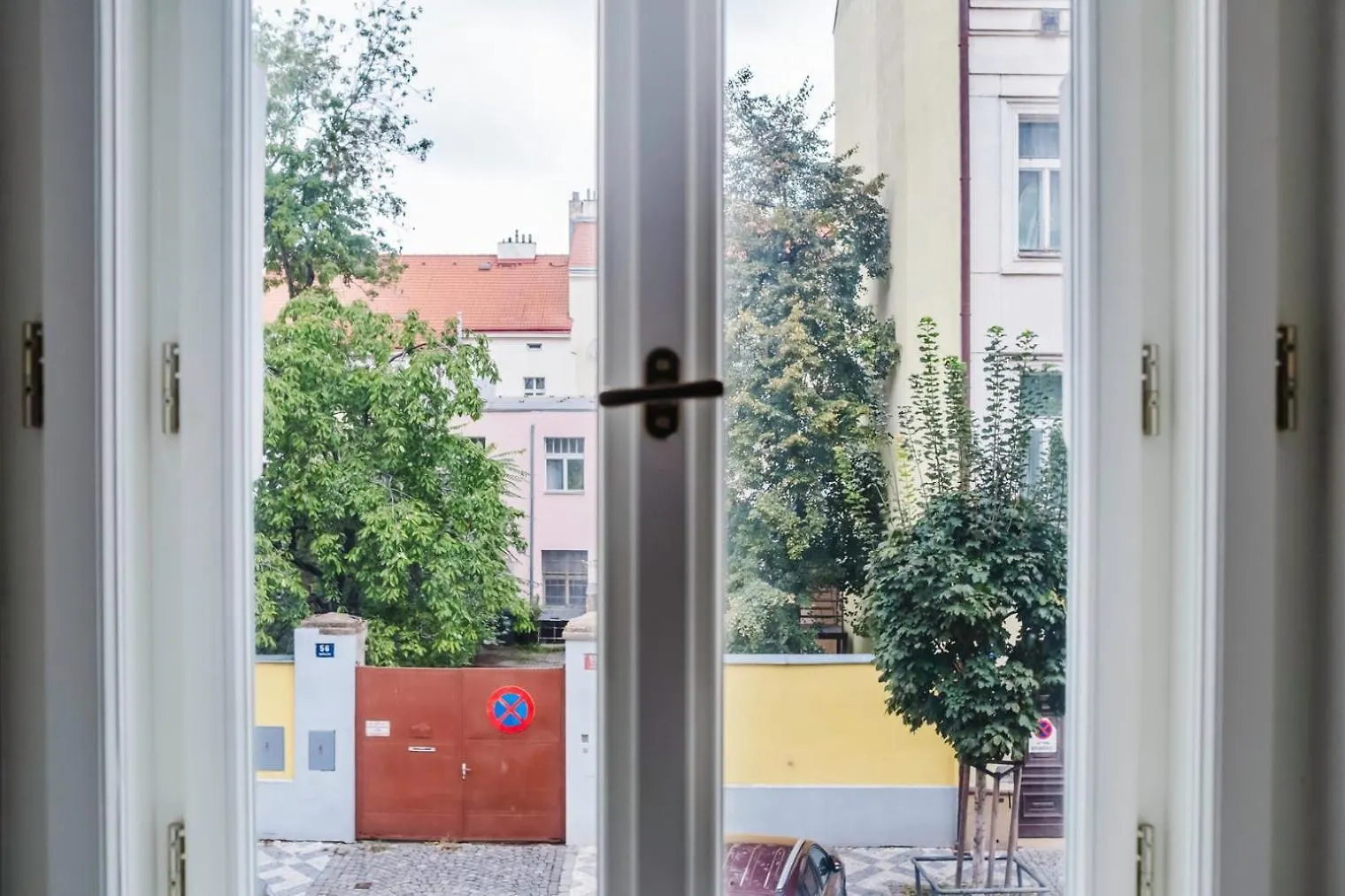 Blueground Prague 3 Furnished Zizkov Tower Prg-34 Apartment Czech Republic